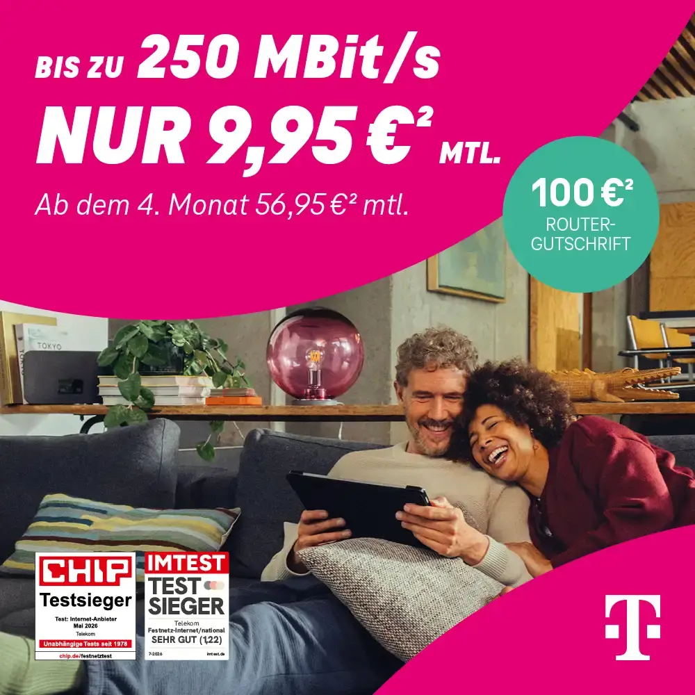 Telekom DSL-Angebot mit 250 MBit/s, Paar auf Sofa mit Tablet zuhause